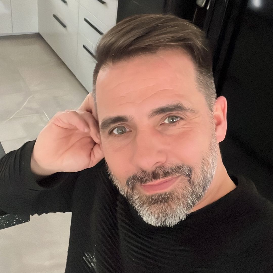 Yony - Contreras - Burgos | Chat